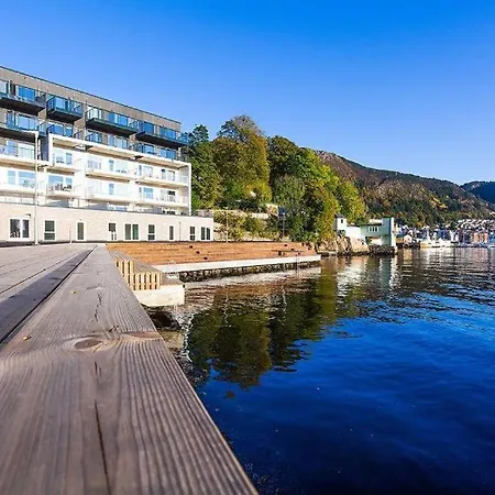 Elegant In Bergen- Private Outdoor Patio And Free Parking Apartment *