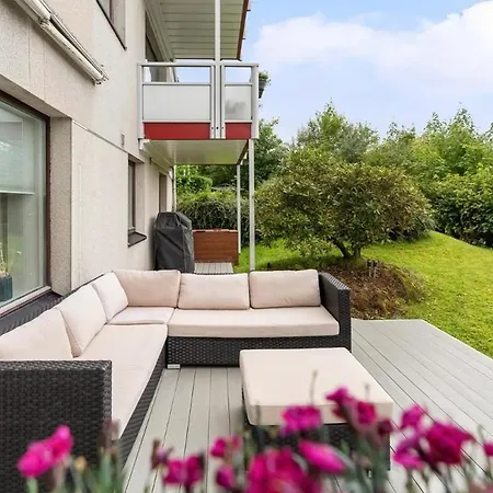 Elegant In Bergen- Private Outdoor Patio And Free Parking Apartament