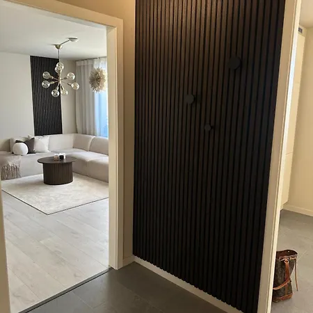 Apartament Elegant In Bergen- Private Outdoor Patio And Free Parking *