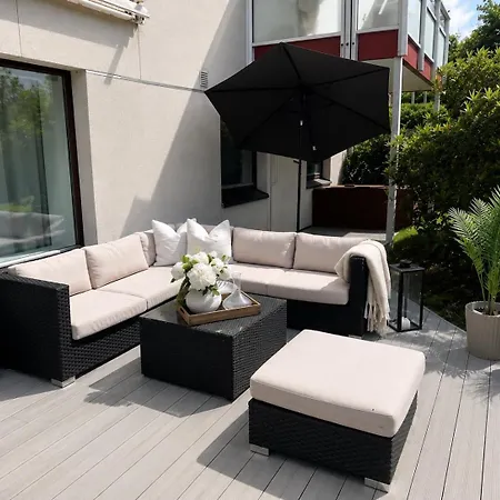 Appartement Elegant In Bergen- Private Outdoor Patio And Free Parking Bergen