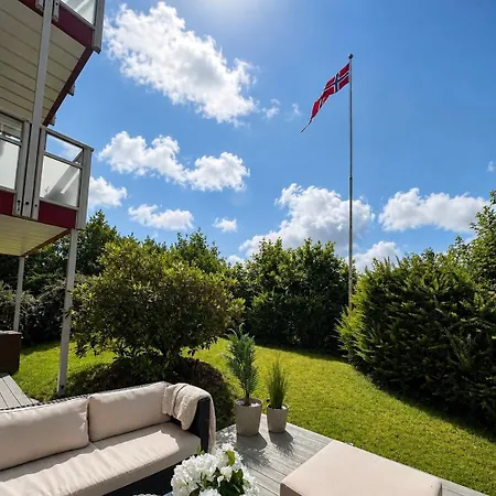 Elegant In Bergen- Private Outdoor Patio And Free Parking Bergen