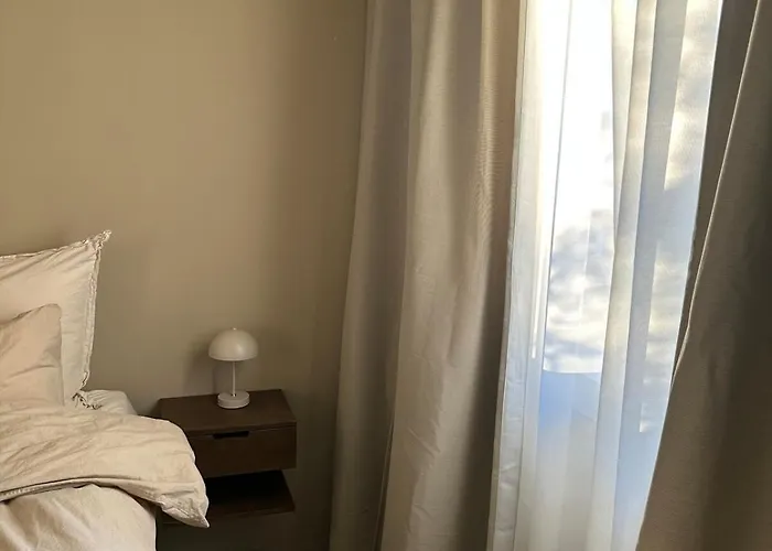 Apartment Elegant In Bergen- Private Outdoor Patio And Free Parking