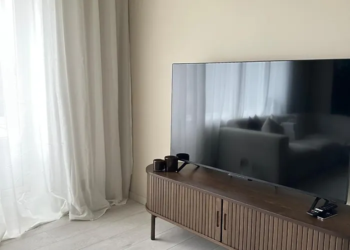 Elegant In Bergen- Private Outdoor Patio And Free Parking Apartment *